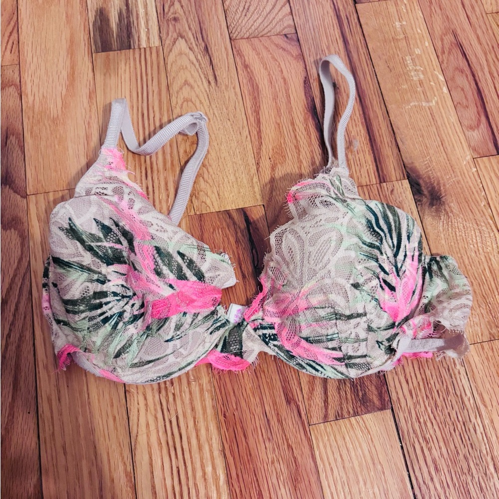 Victoria’s Secret Life date lightly lined floral bra size 32C